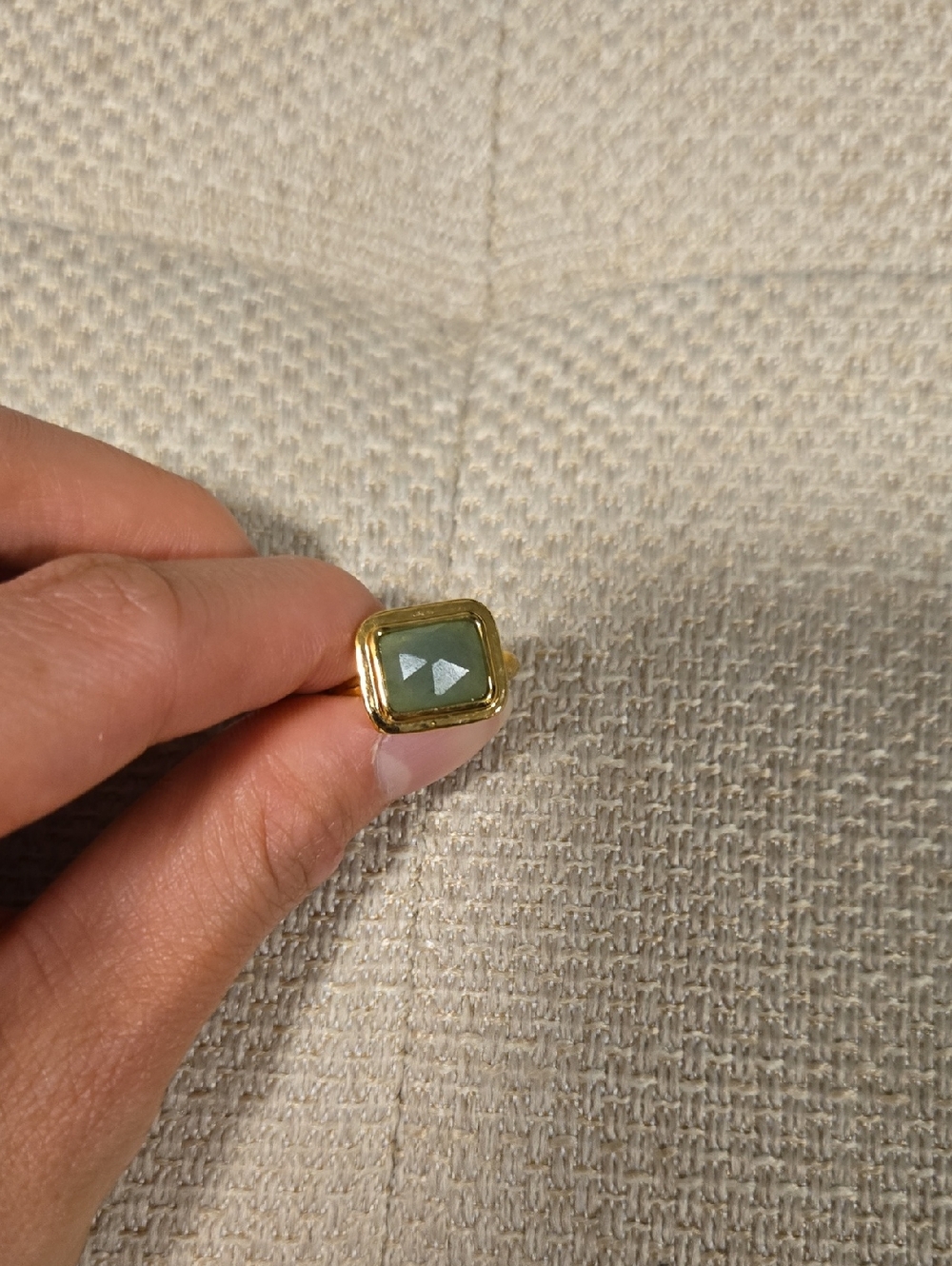 BCBGMaxAzria Gold Tone Green Stone Signet Ring Size 8